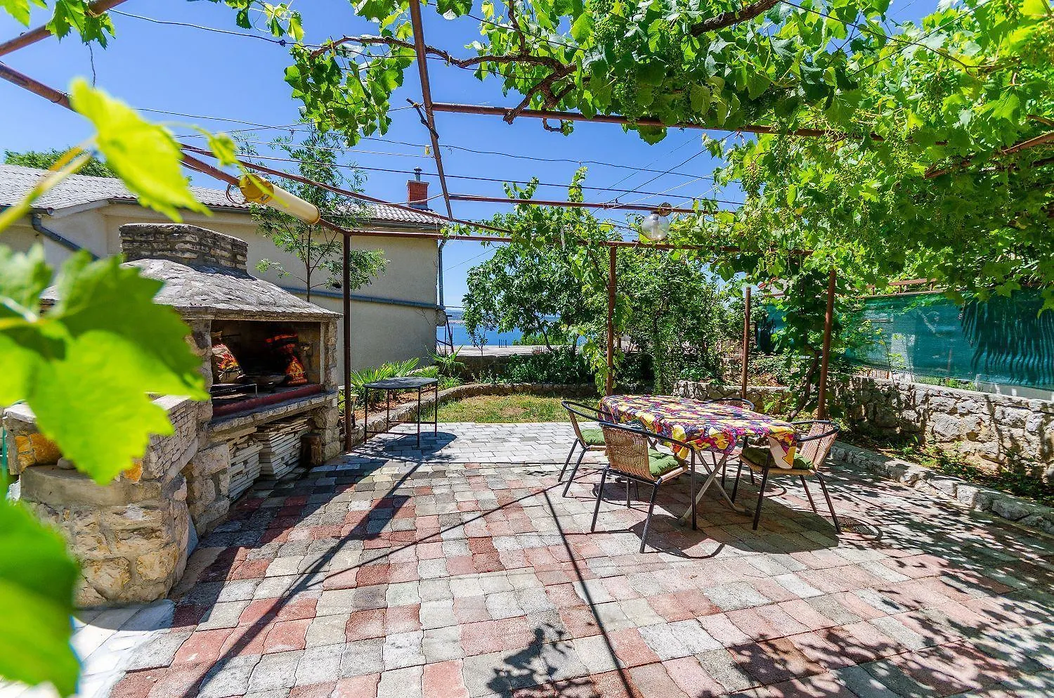Nostalgisches Apartment Nur 500 Meter Zum Strand Mit Privater Terrasse, Meerblick, Grill Dramalj