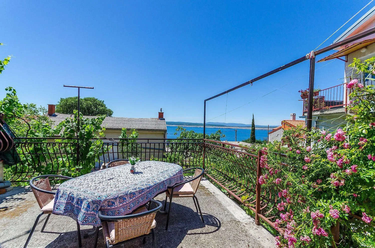 Nostalgisches Apartment Nur 500 Meter Zum Strand Mit Privater Terrasse, Meerblick, Grill Dramalj